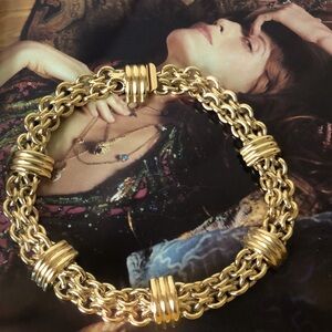 80's Chunky gold statement necklace featuring fixed ribbed stations